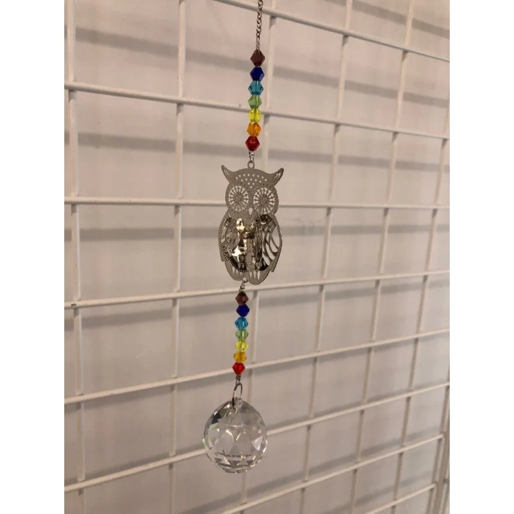 RAINBOW BEADED SUN CATCHER W/METAL OWL WALL HANGING.